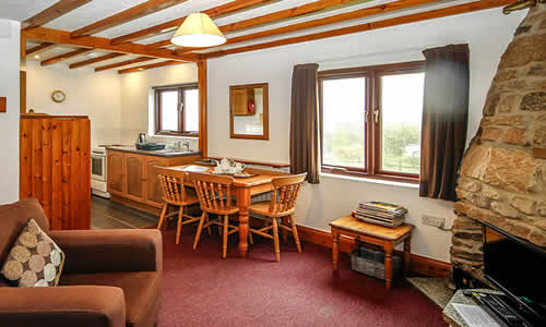 Stable self catering holiday cottage with fishing on Bodmin Moor, Cornwall.